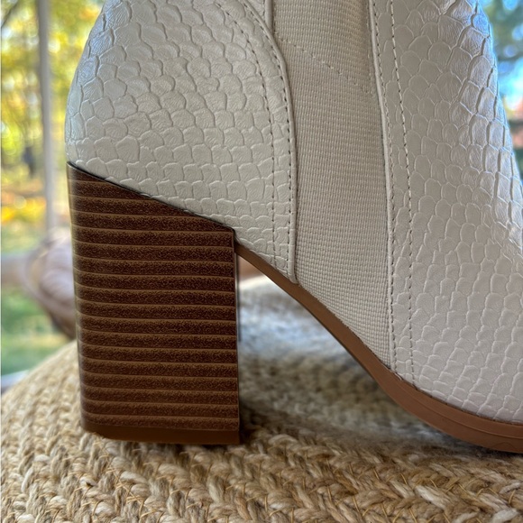 White Snakeskin Ankle Boots - size 7 - Picture 6 of 11